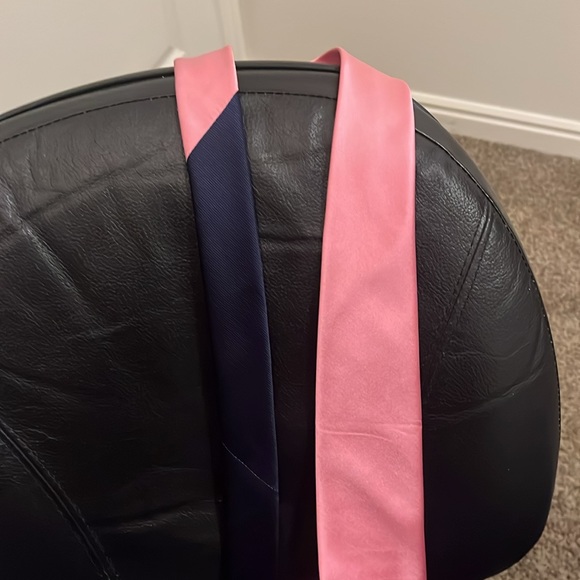 Tommy Hilfiger tie (Pink with blue on the small side) - Picture 5 of 5